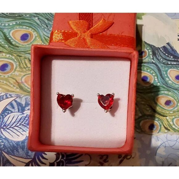 Gorgeous 2 Carat Heart Cut Siam Ruby Stud Earrings~.925 Sterling Silver - Picture 1 of 2